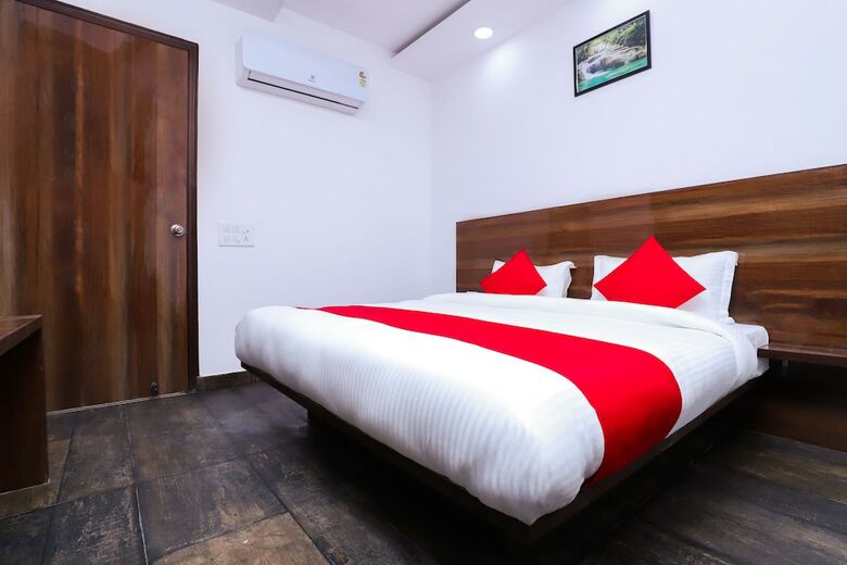 Hotel Oyo 28606 Kavya Residency