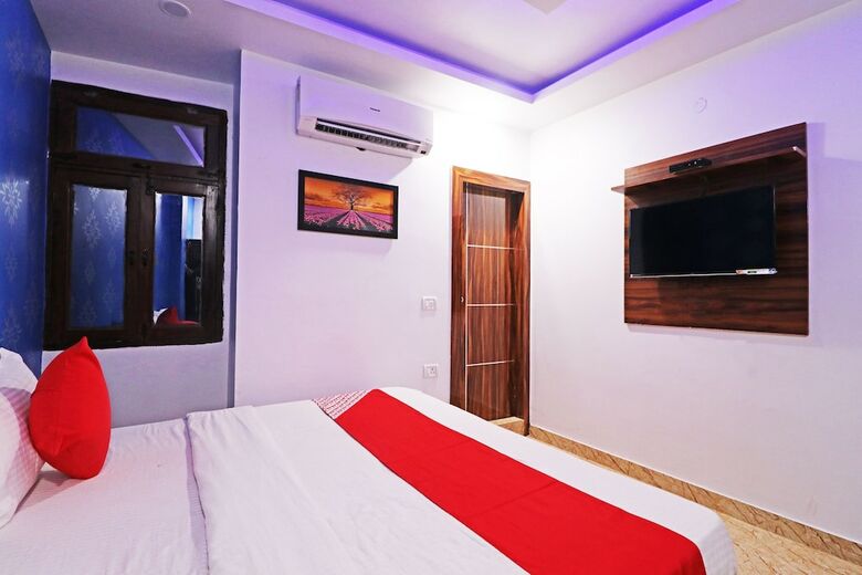 Hotel Oyo 46446 Madho Palace