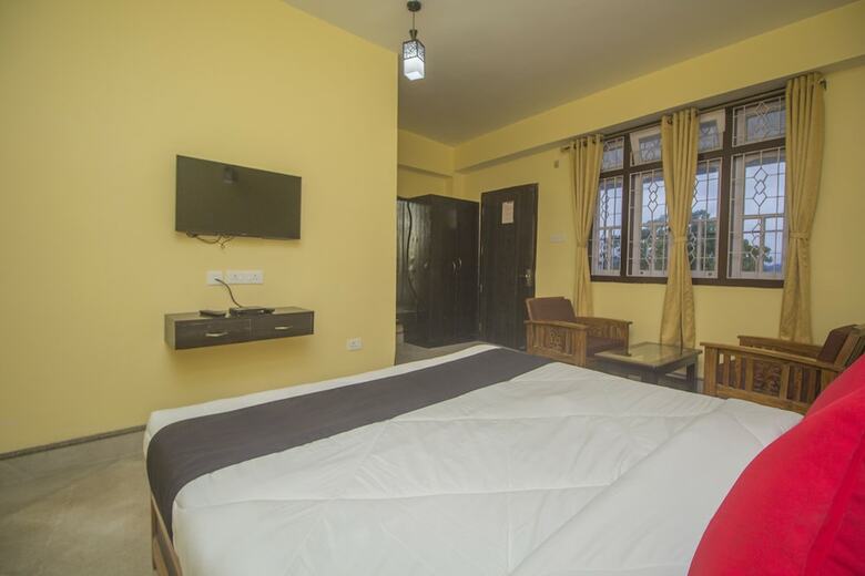 Capital O 61801 Hotel Regal Residency