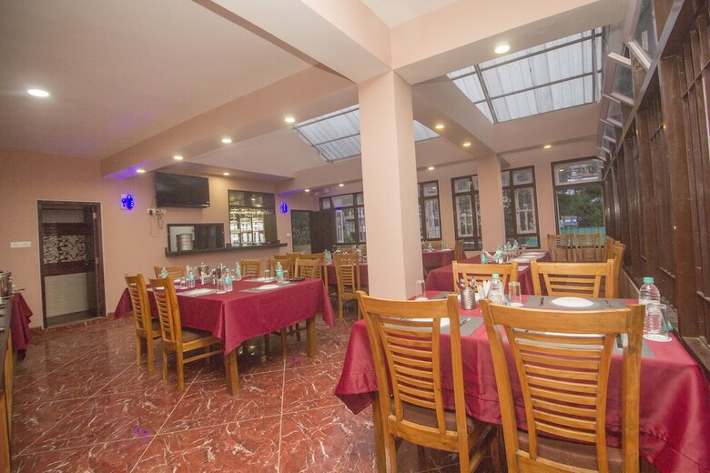 Capital O 61801 Hotel Regal Residency
