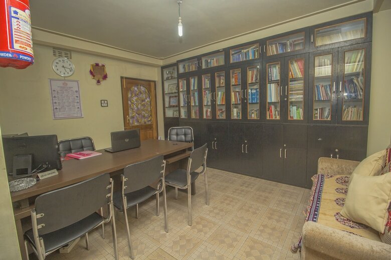 Capital O 61801 Hotel Regal Residency