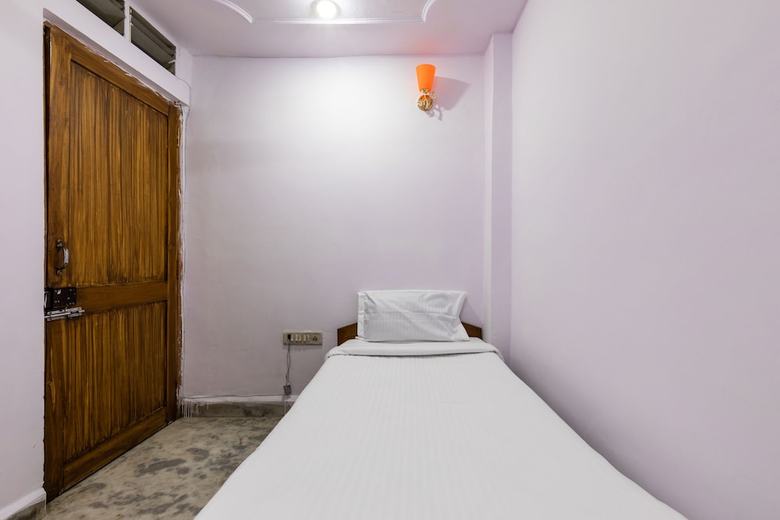 Spot On 37708 Hotel Royal Star