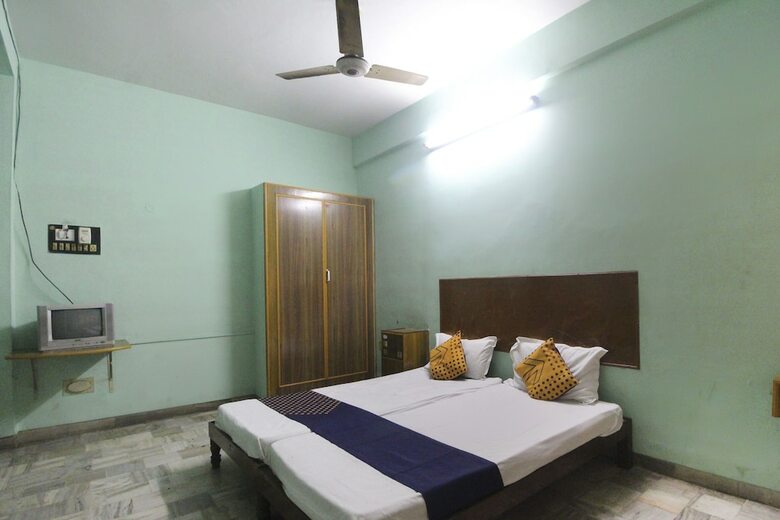 Spot On 62694 Hotel Maruthi