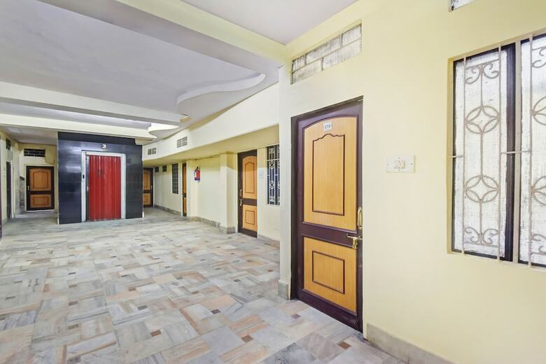 Spot On 62734 Hotel Sarfaraz Palace
