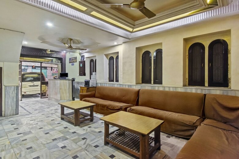 Spot On 62734 Hotel Sarfaraz Palace