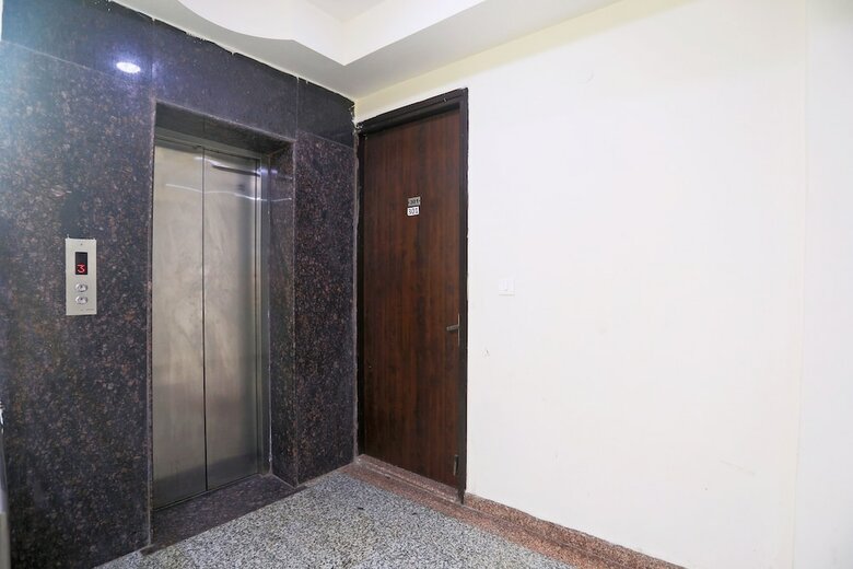 Hotel Oyo 13306 Rampal Palace
