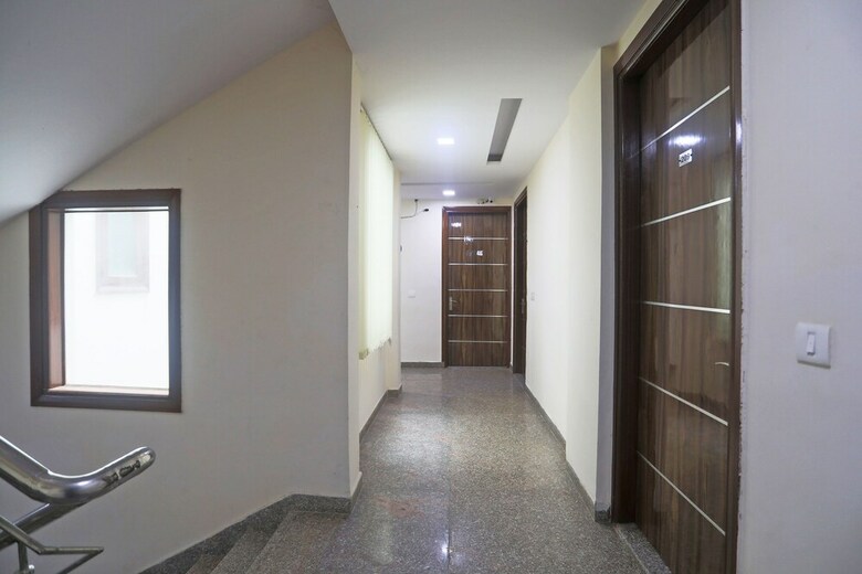 Hotel Oyo 13306 Rampal Palace