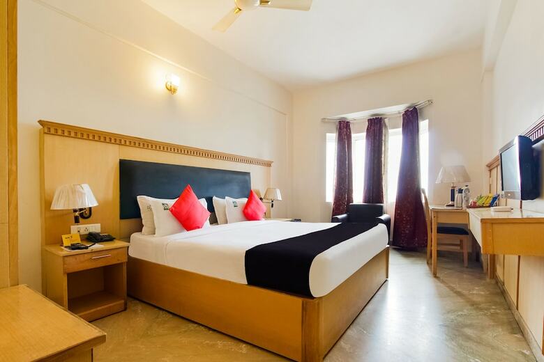 Capital O 61144 Hotel Raj