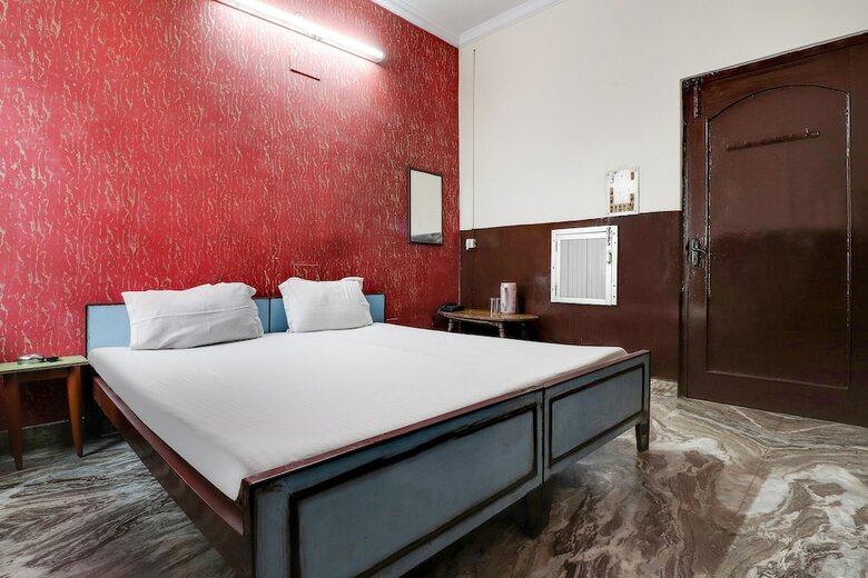 Spot On 40076 Hotel Sunny