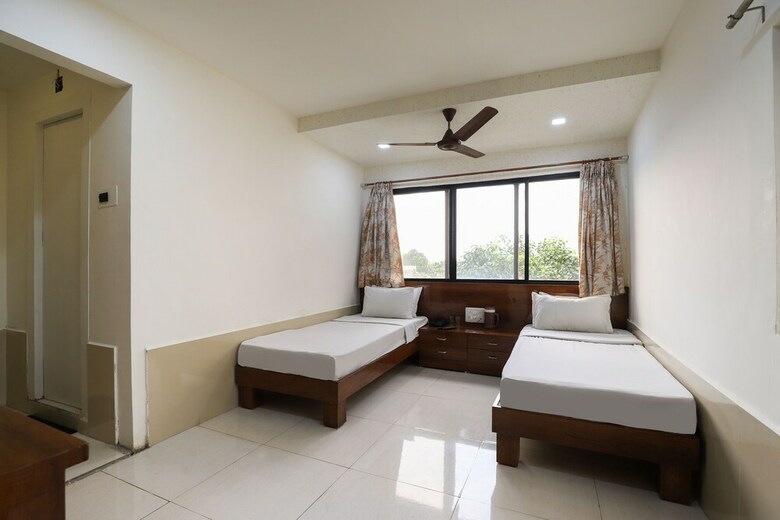 Spot On 61734 Hotel Janki