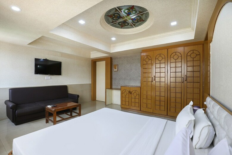 Spot On 61734 Hotel Janki