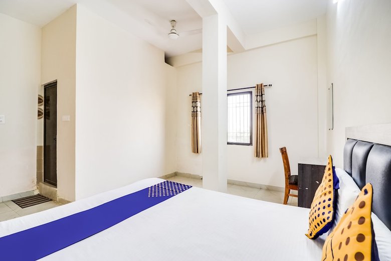 Spot On 37254 Hotel Krishna