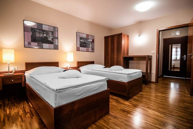 Hotel Dvor Jezer?ek Brnik