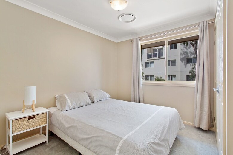 Ajax Avenue, 6