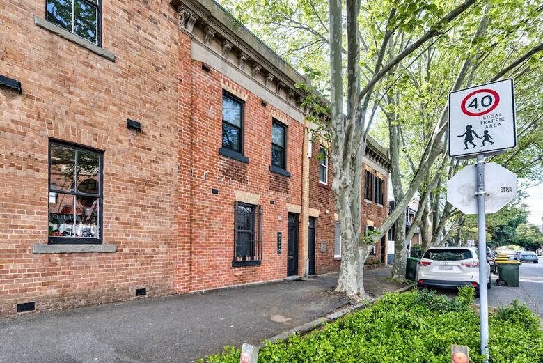 Bull Street, 116