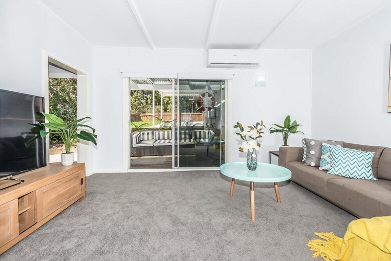 Shoal Bay Road, 46