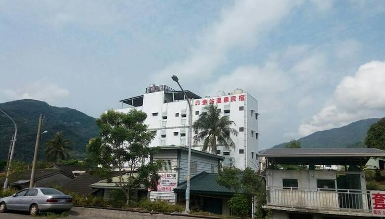 Bed & Breakfast Golden Station Hot Spring
