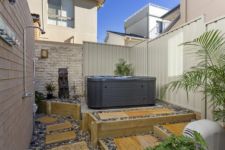 Dolphin Studio Apartment, 1a Ocean Street