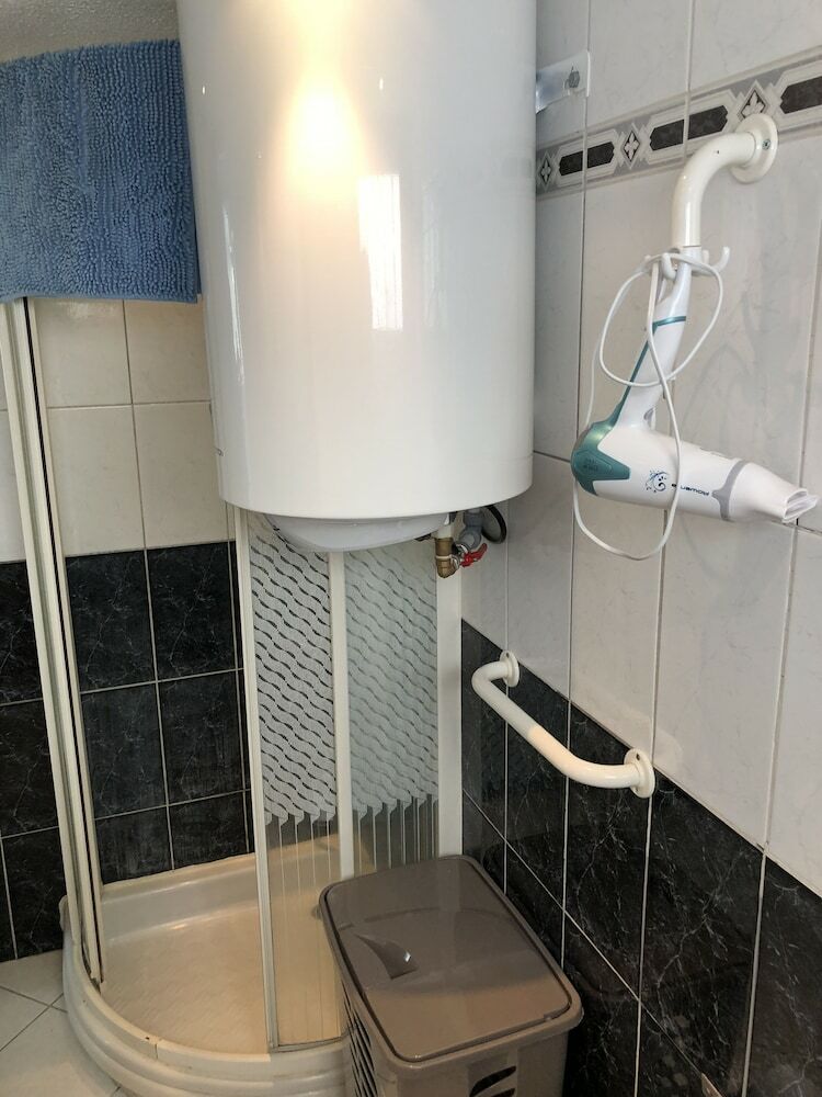 2 Bedroom Apartment 2 Min From Beach