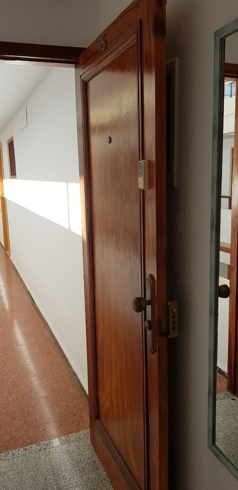 2 Bedroom Apartment 2 Min From Beach