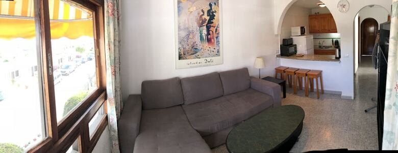 2 Bedroom Apartment 2 Min From Beach