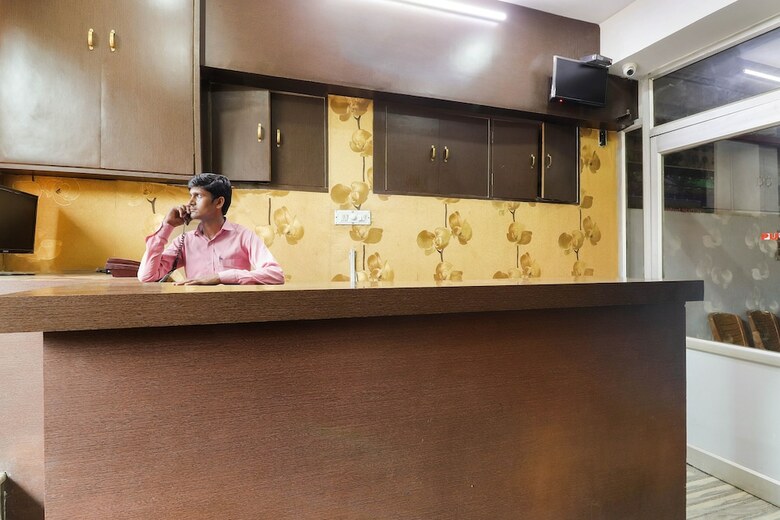 Capital O 49024 Aryavart Hotel
