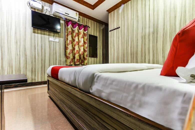 Oyo 61148 Cm Hotel