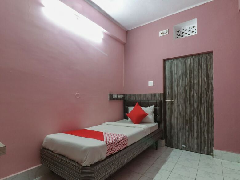 Spot On 35444 Hotel Nirmalya