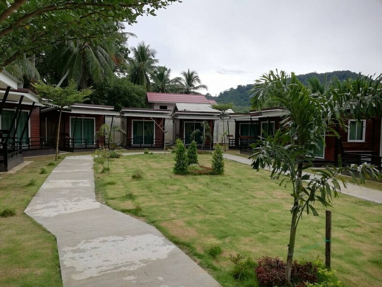 Hotel Phumiphat Resort  Koh Mook