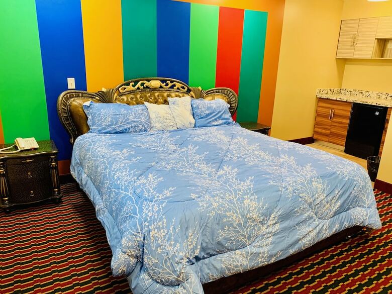 Motor City Inn & Suites