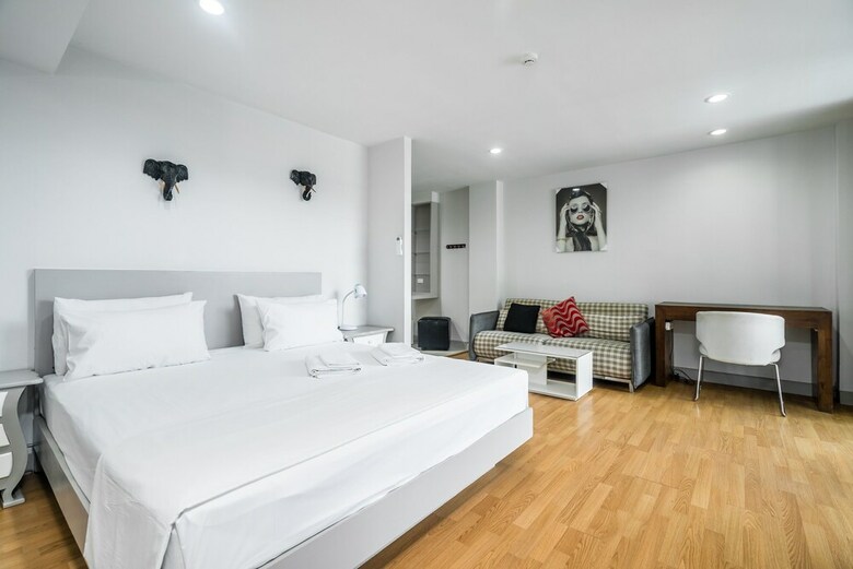 Patong Kris Condotel