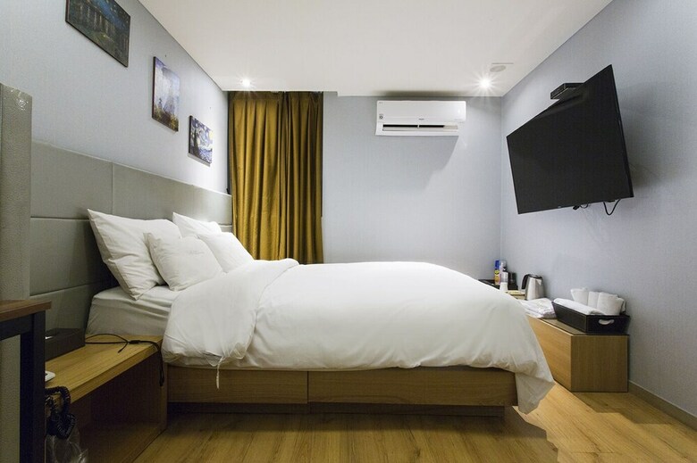 Cookie Hotel