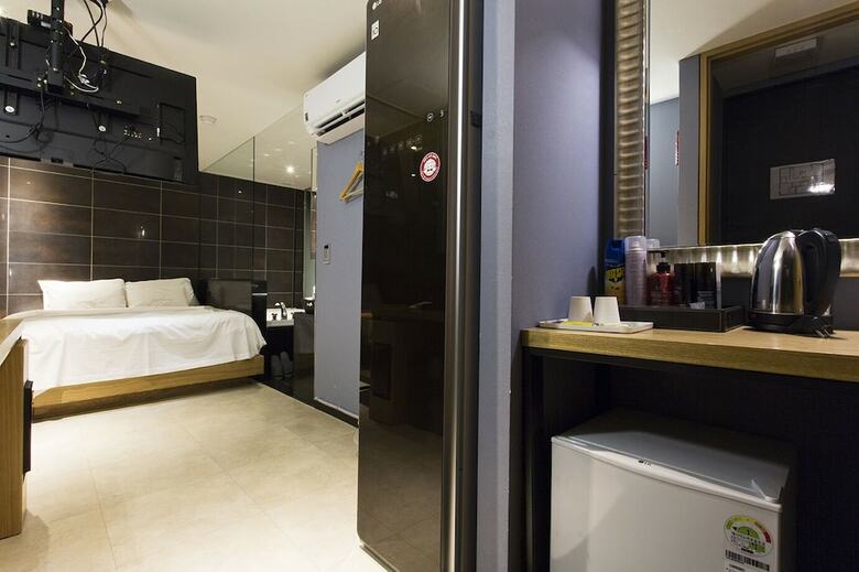 Cookie Hotel