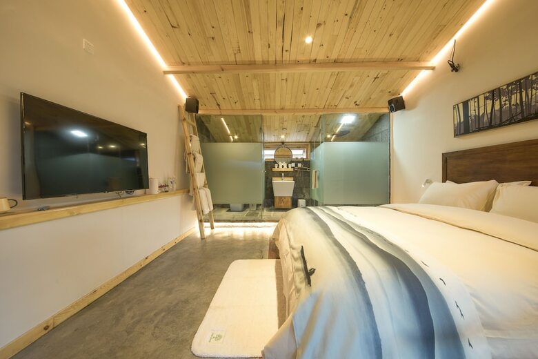 Tree Space Hotel