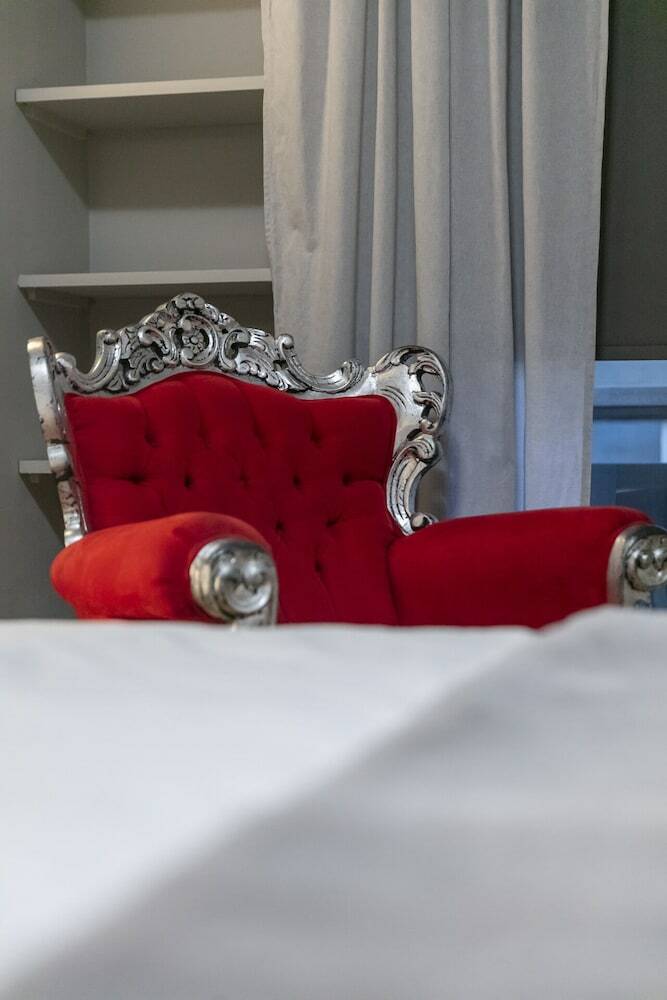 Prince Oliver Grand Apartment