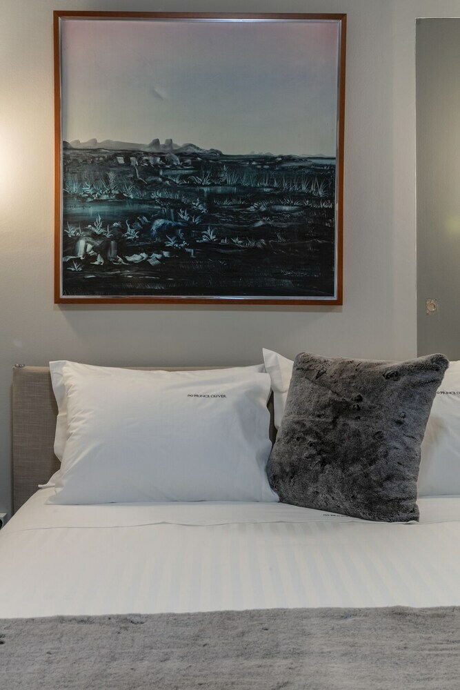 Prince Oliver Grand Apartment