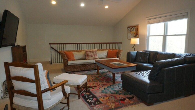 607 Neptune Way By Hodnett Cooper