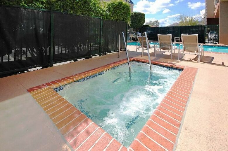 Chatsworth Hotel