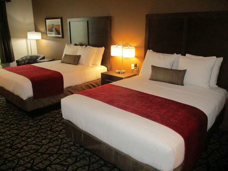 Best Western Plus Lakeview Hotel