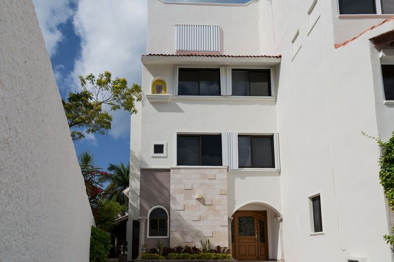 Casa Real: Incre�ble Casa Sobre La Laguna
