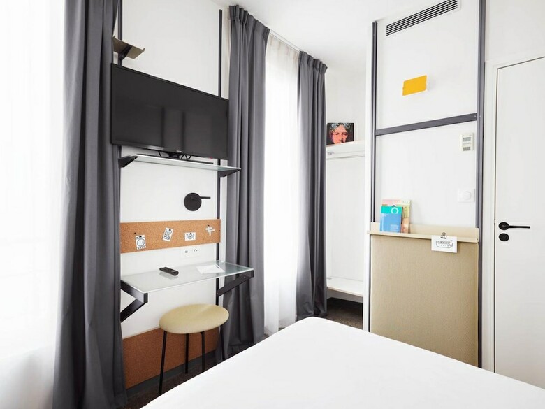 Hotel French Theory
