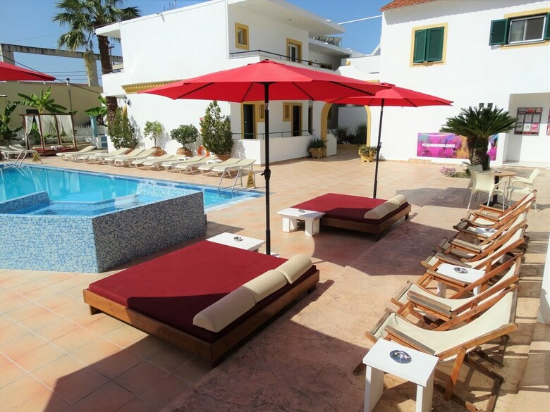 Aparthotel Oasis Beach Club