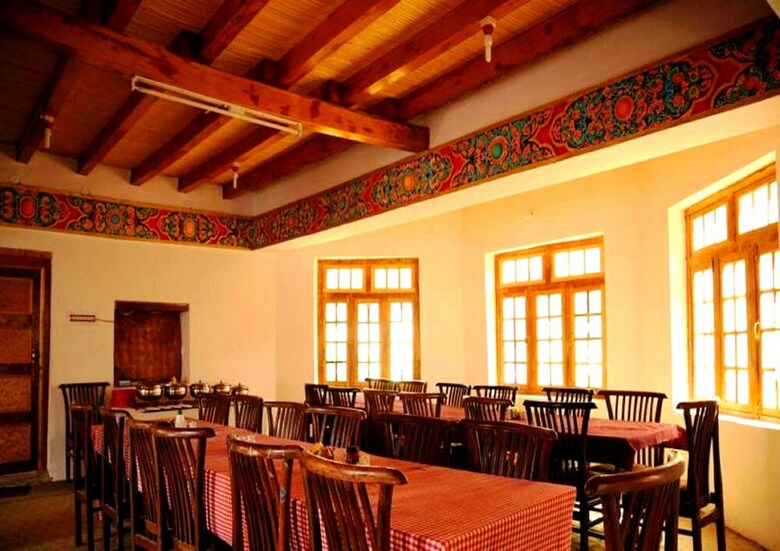 Tih - Hotel Omasila - Padum