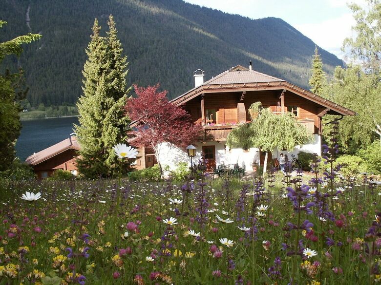 Apartamentos Chalets Z�hrer - Wohnen Am Wasser