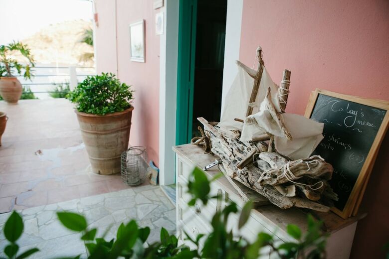 Hostal Niriides Hotel & Apartments
