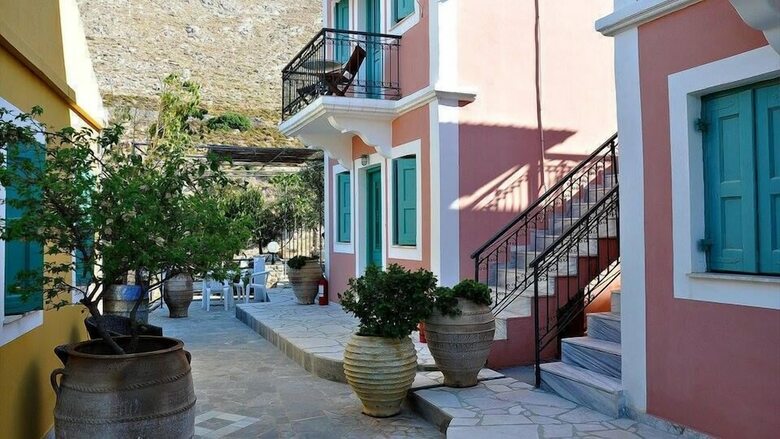 Hostal Niriides Hotel & Apartments