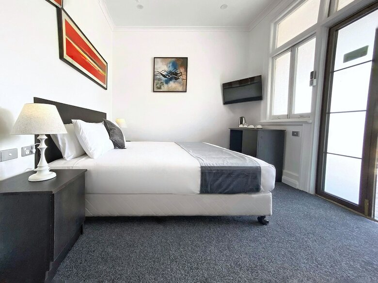 Commercial Hay Hotel