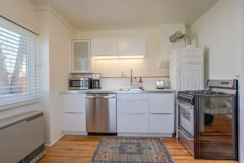 Vintage Tiny House Cute 1bdrm Big Appeal