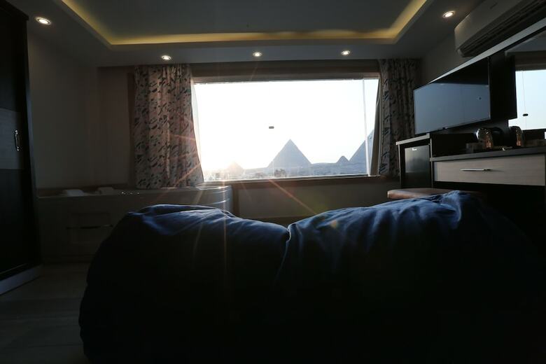 Hotel Pyramid Edge