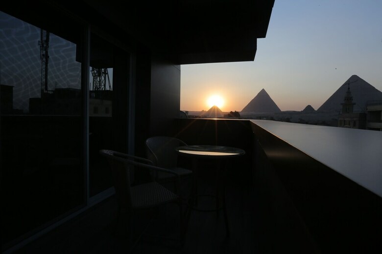 Hotel Pyramid Edge